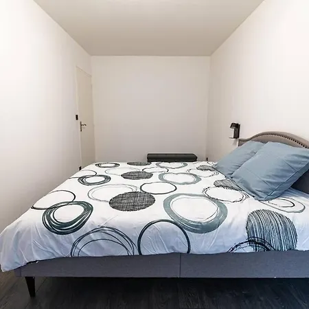 Black And White Cosy * Sedan