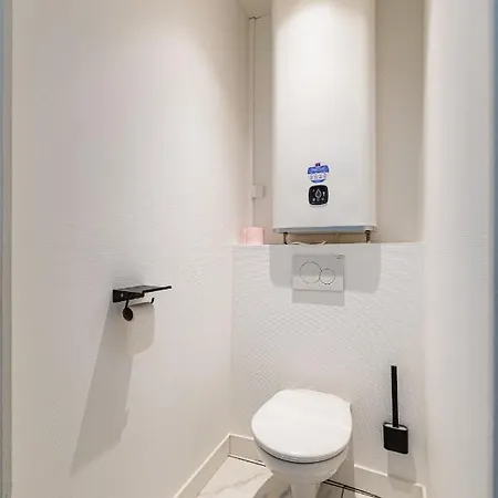 Black And White Cosy Appartamento Sedan